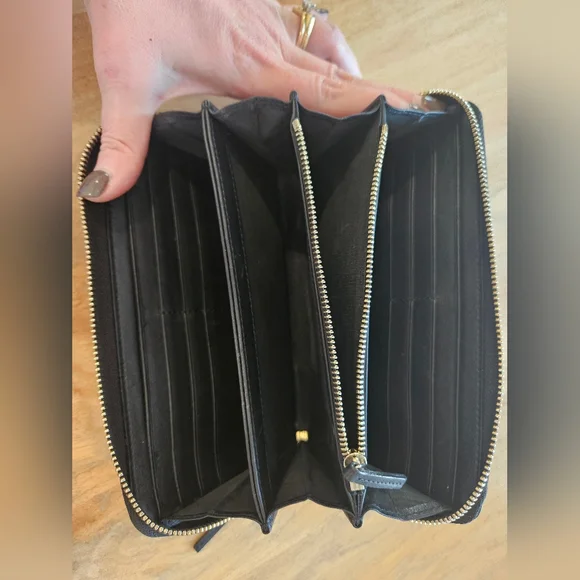 EUC GUCCI Guccissima Black Embossed Zip Wallet